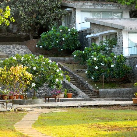 V Resorts Mahua Bagh Murud Nāndgaon Екстериор снимка
